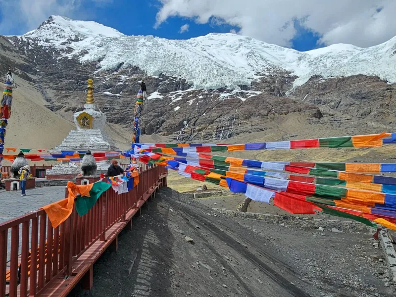 Tybet 2026: jedziemy na Dach Świata. Jak wygląda wyprawa przez Lhasę, Everest Base Camp, Kailash i Ngari?